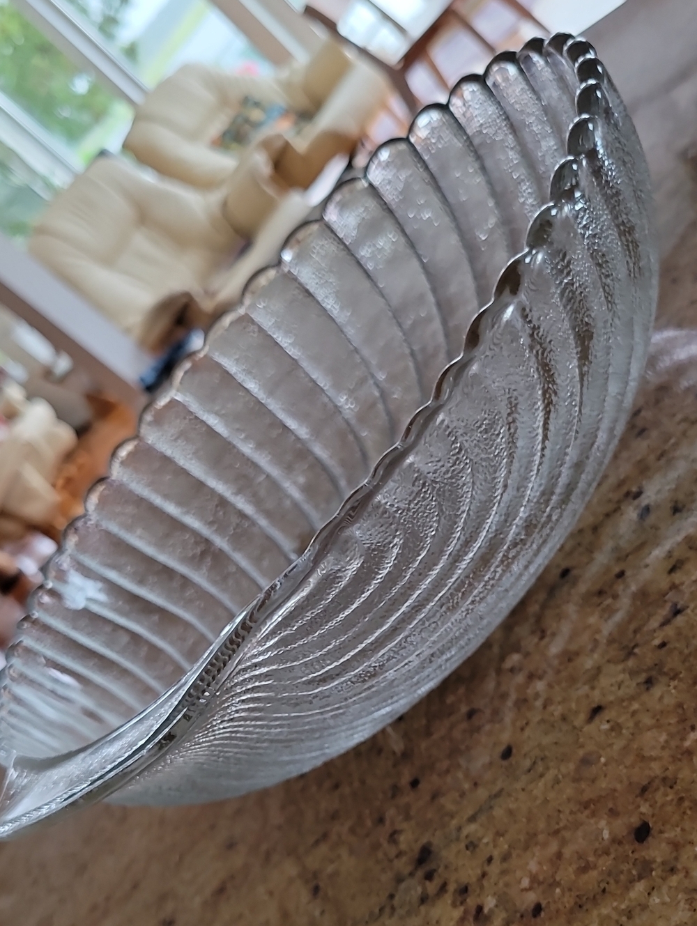 VTG Anchor Hooking Clear Glass Clam Shell Deep Round 11" Bowl
